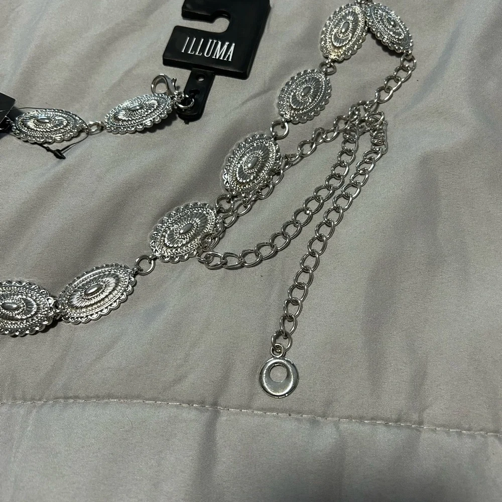 Illuma Women’s Silver Concho Statement Belt NWT - Picture 6 of 8